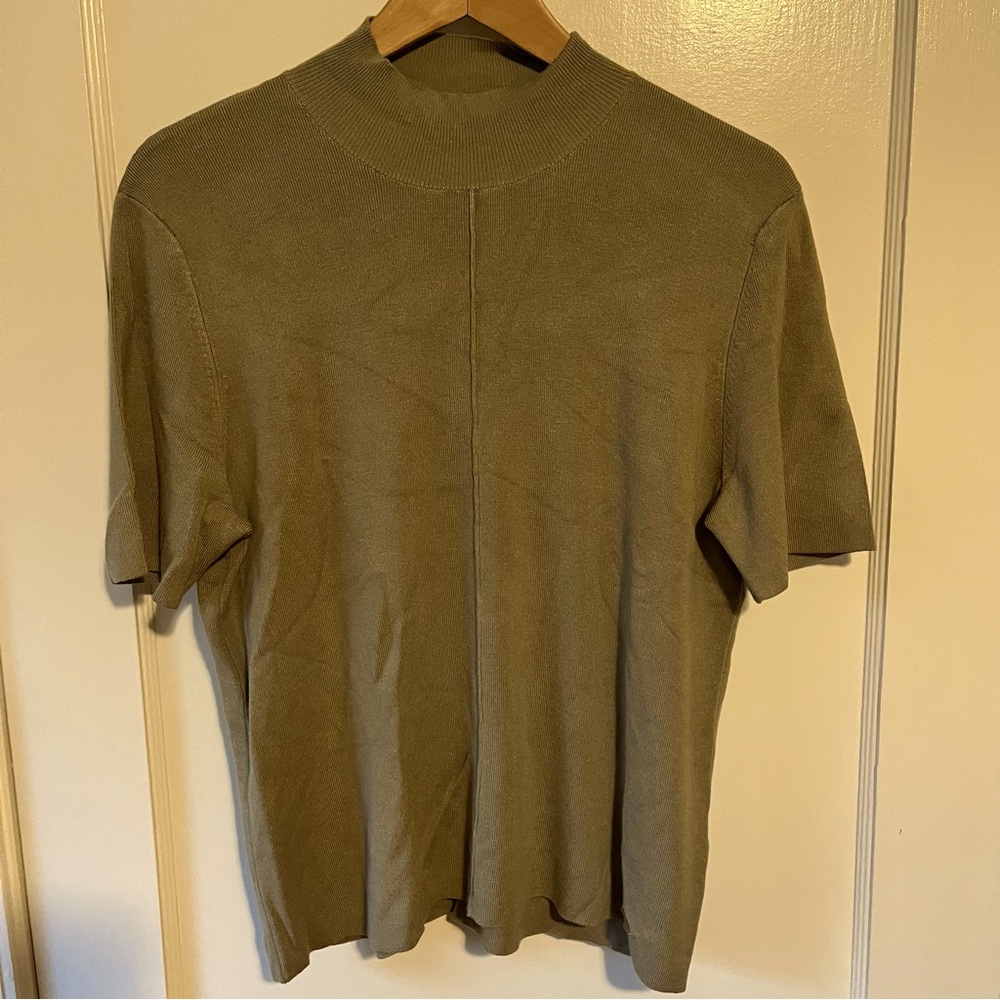 Tahari Women’s Sage Colored Light Knit Short Sleeve Mock Turtleneck, Size XL